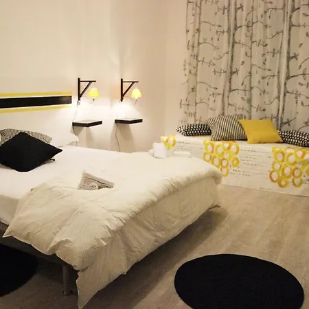 Aparthotel Iron Bridge Accommodation