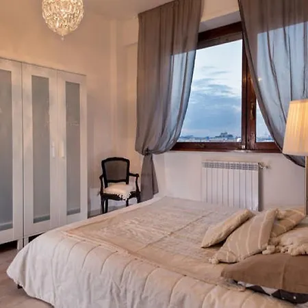 Aparthotel Iron Bridge Accommodation